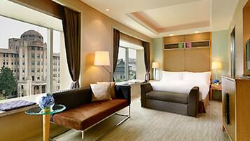 Sengetøy av topp kvalitet, minibar, safe på rommet og skrivebord