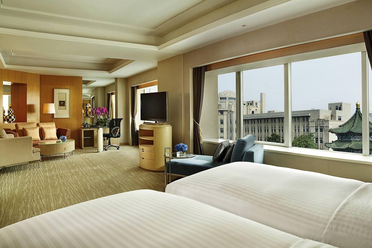 Junior Suite, 2 Twin Beds, Club Lounge Access | Premium bedding, minibar, in-room safe, desk