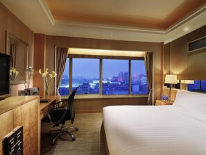 Premium bedding, minibar, in-room safe, desk