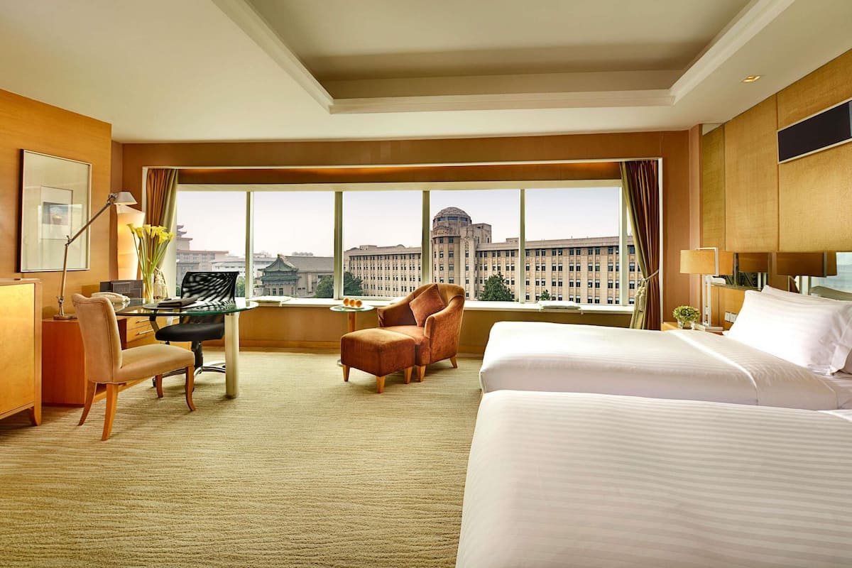 1 bedroom, premium bedding, minibar, in-room safe