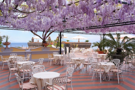 Terrace/patio. Grand Hotel Capodimonte