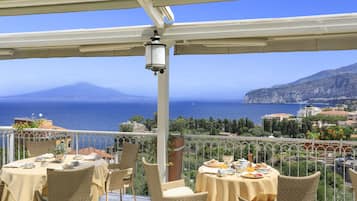 2 restaurants servant le dßner, spécialités Cuisine régionale