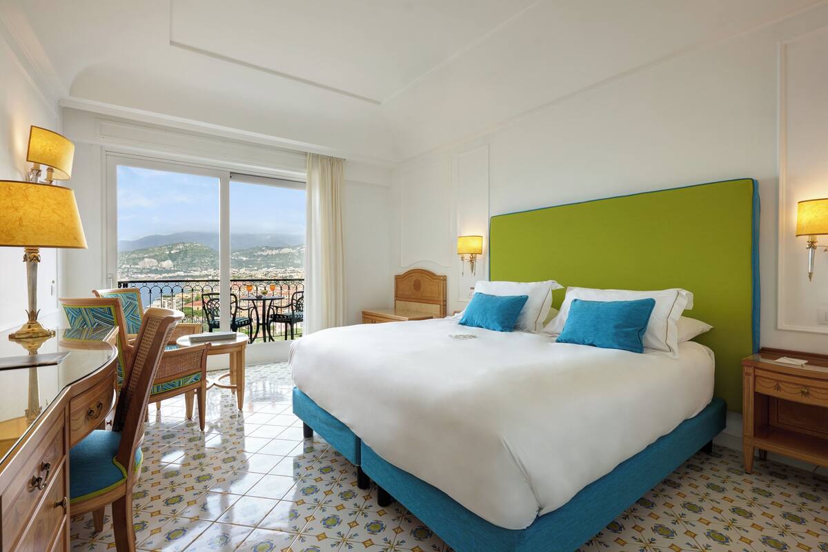 premier double or twin room, balcony, sea view | 1 bedroom, hypo-allergenic bedding, minibar, in-room safe