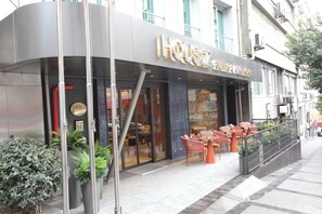 Front of property - Housez Suites and Apartments - Special Class (Istanbul)