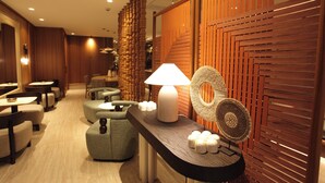 A modern hotel lobby with wooden paneling, a reception desk, and comfortable seating areas. - Housez Suites and Apartments - Special Class (Istanbul)