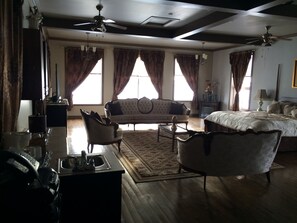 Executive-Suite (with Spa Bath) | Kostenloses WLAN, Bettwäsche
