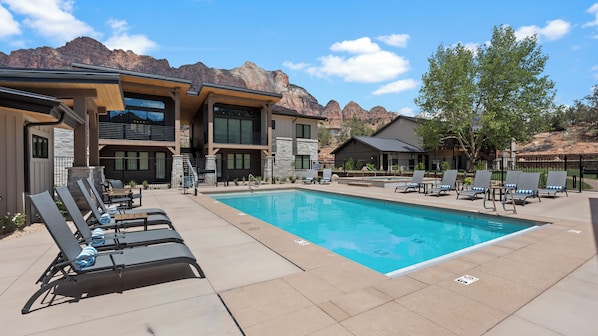 Seasonal outdoor pool, open 8:00 AM to 10:00 PM, pool loungers