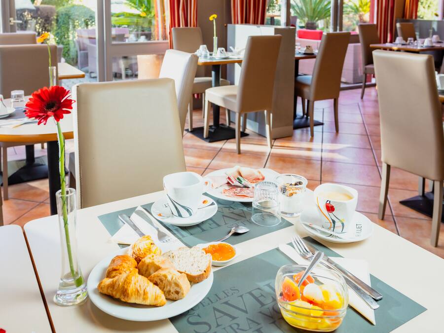 Dagelijks ontbijtbuffet (EUR 13.50 per persoon)