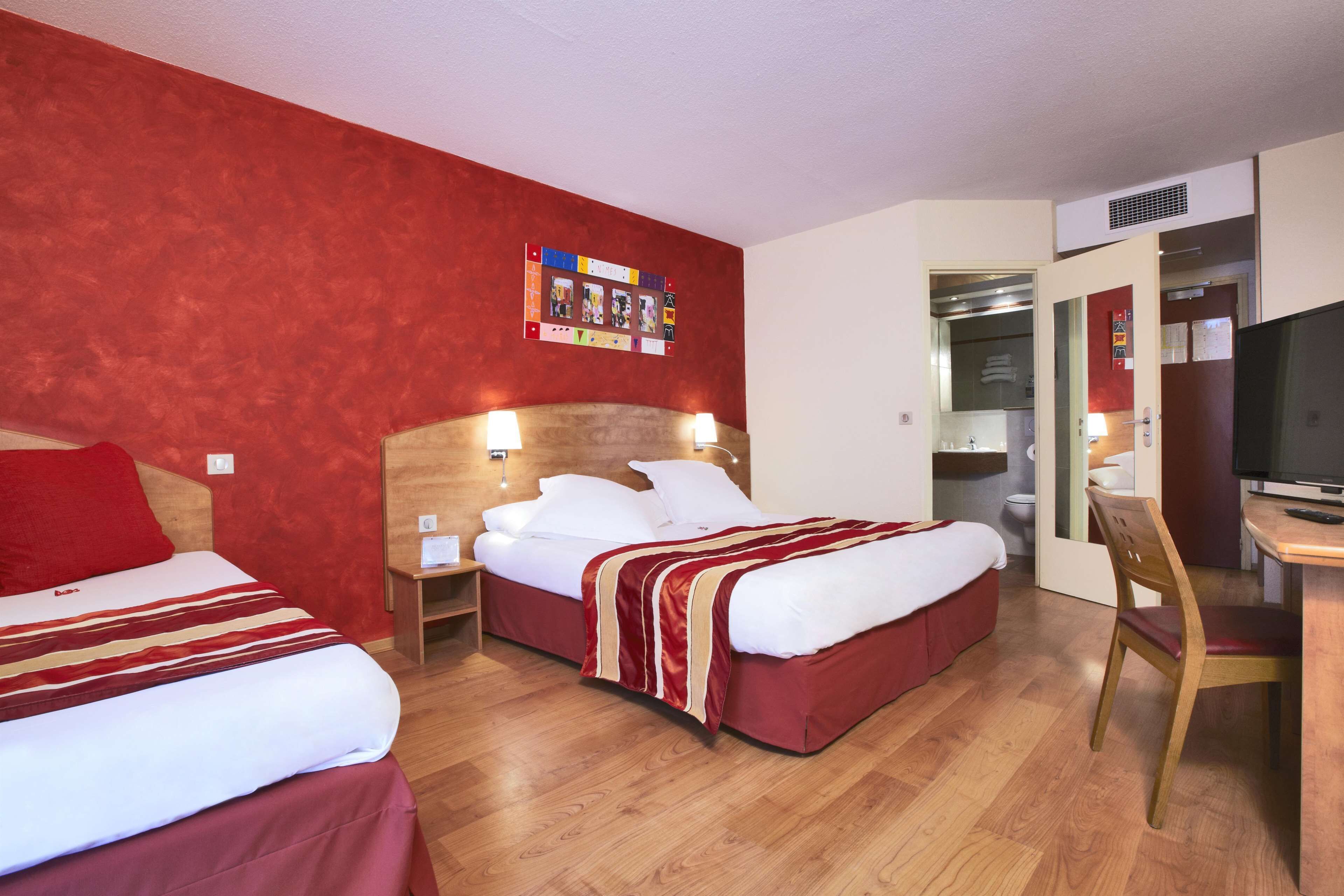 Superior Room, Multiple Beds | Premium bedding, desk, iron/ironing board, free cribs/infant beds