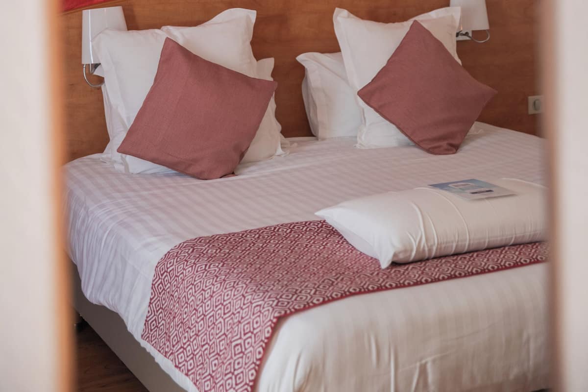 Doppia Superior | Biancheria da letto di alta qualità, una scrivania, ferro/asse da stiro