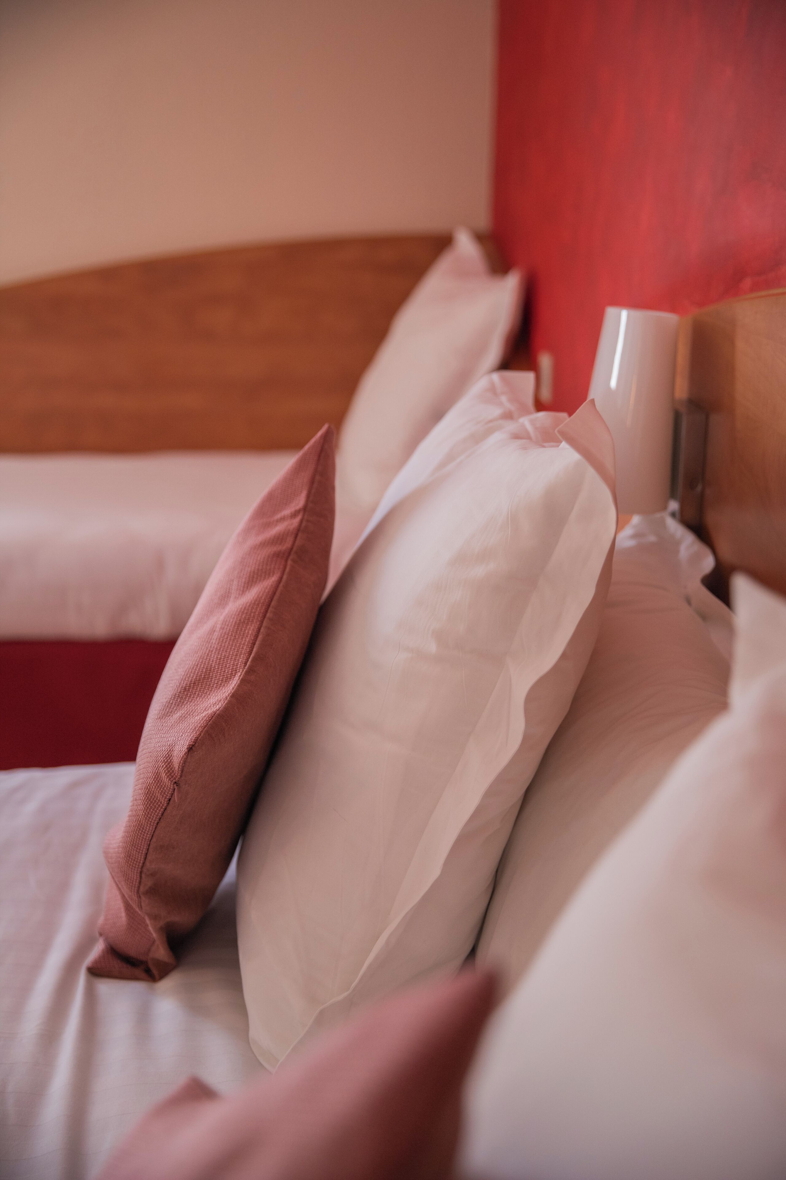 Ropa de cama de alta calidad y escritorio 