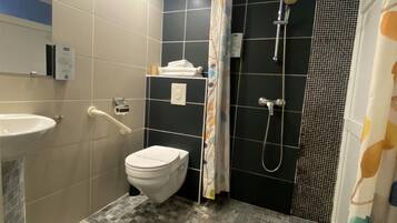 Premium bedding, desk, iron/ironing board, free cribs/infant beds