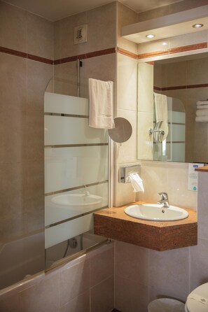 Superior Double Room | Bathroom