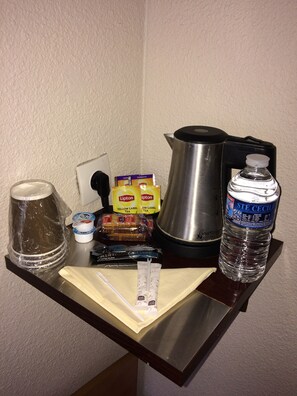 Coffee and/or coffee maker - Kyriad Nimes Ouest (Nîmes)