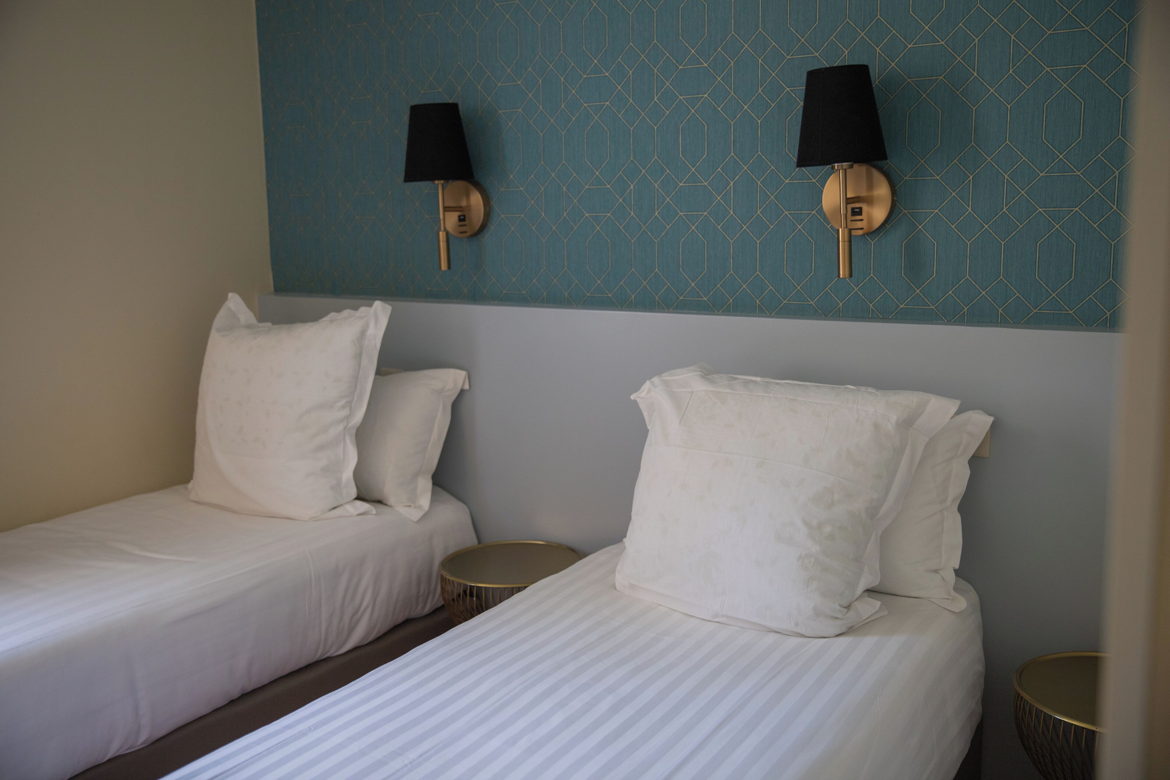 Ropa de cama de alta calidad y escritorio 