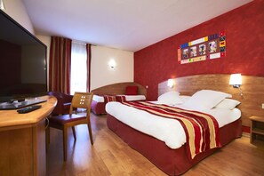 Premium bedding, desk, iron/ironing board, free cribs/infant beds - Kyriad Nimes Ouest (Nîmes)