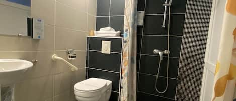 Premium bedding, desk, iron/ironing board, free cribs/infant beds