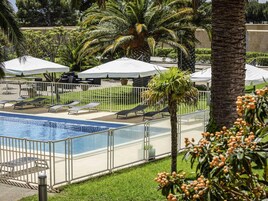 Seasonal outdoor pool, sun loungers