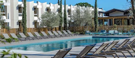 Seasonal outdoor pool, sun loungers