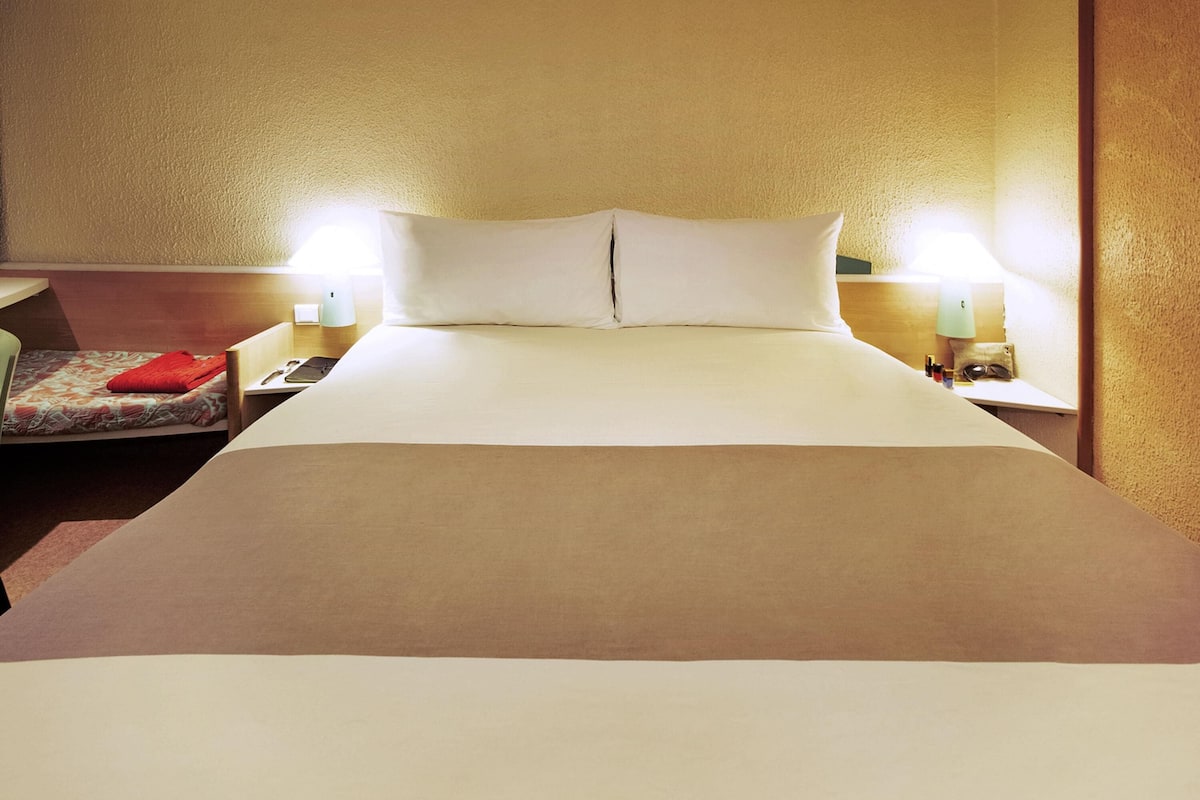 desk, laptop workspace, soundproofing, iron/ironing board