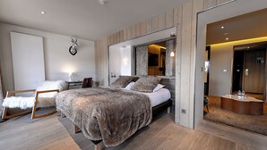 Suite, vistas a la montaña | Ropa de cama de alta calidad, caja fuerte, wifi gratis