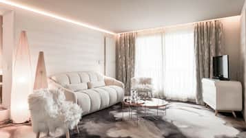 Family Suite, Mountain View | Living area | Flat-screen TV