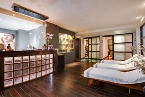 Espace de soins pour les couples, sauna, bain Ă remous, hammam, hammam
