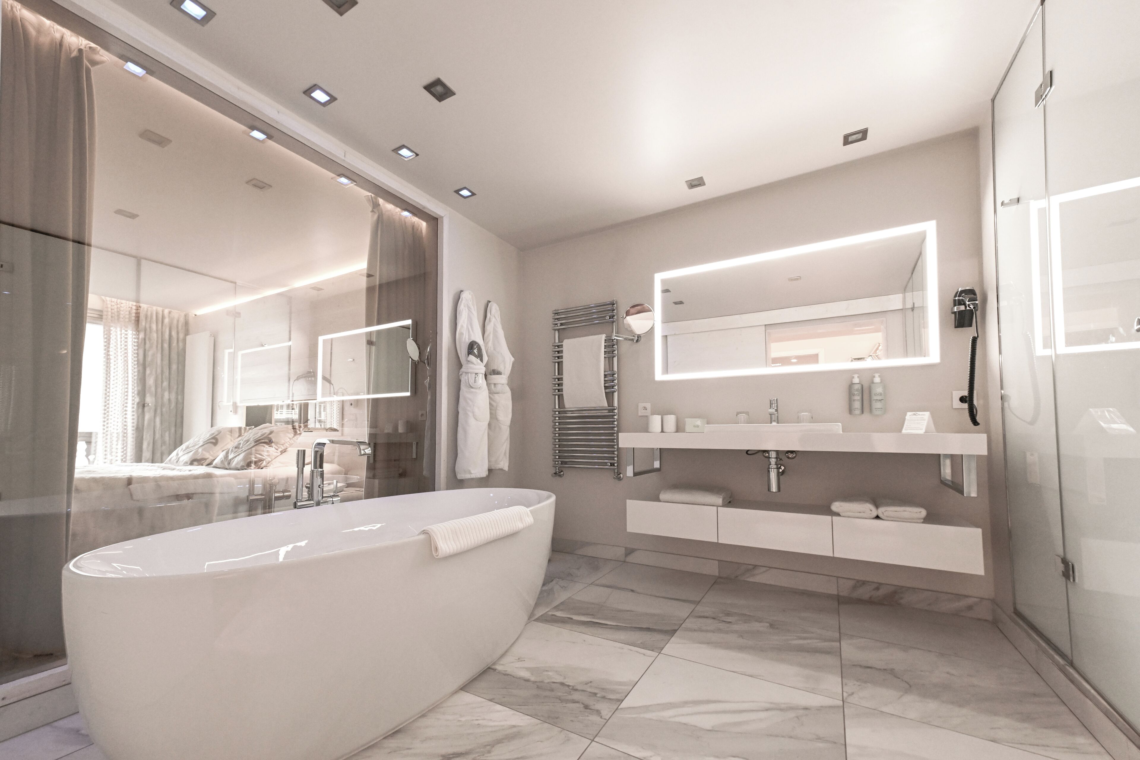 Suite familiare, vista montagna | Bagno | Set di cortesia gratuito, asciugacapelli, accappatoio, pantofole