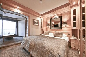 Quarto clássico, vista para a montanha (Living room) | Roupas de cama premium, cofres nos quartos, Wi-Fi de cortesia