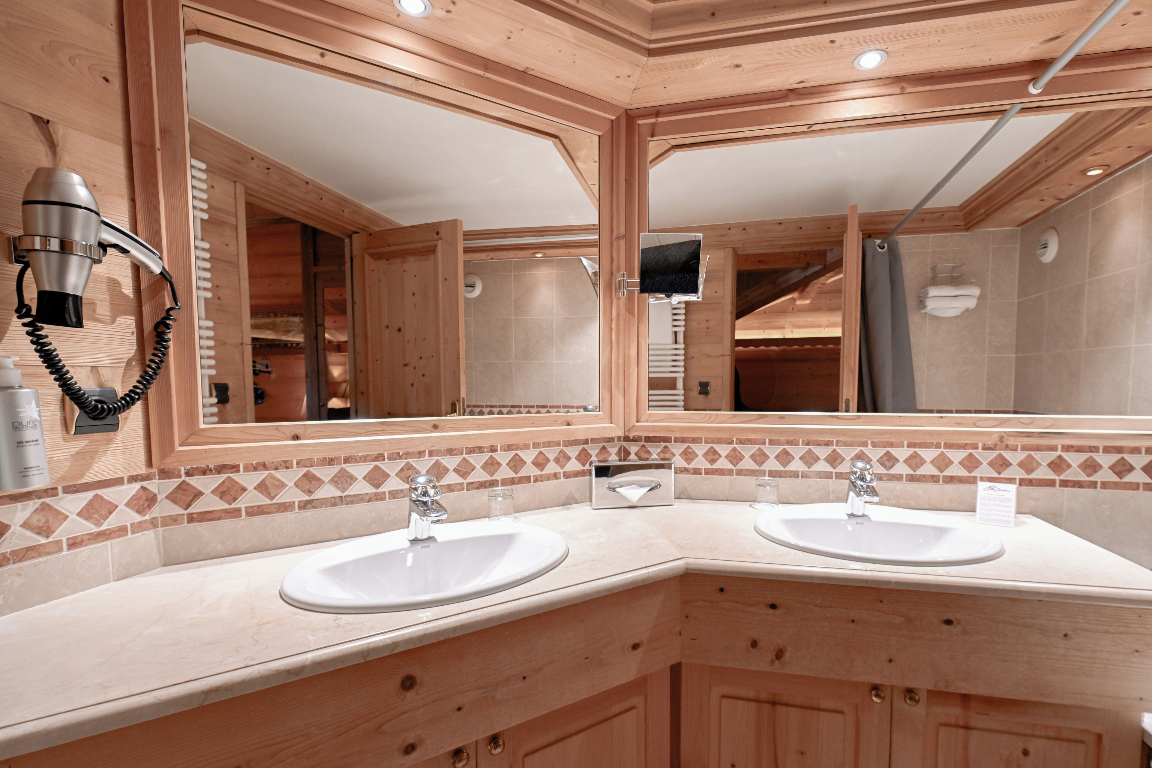 junior suite, mountain view | bathroom | free toiletries, hair dryer, bathrobes, slippers