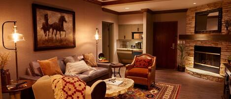 Premium bedding, down comforters, desk, laptop workspace