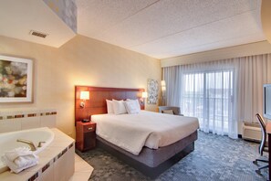 Habitación, 1 cama de matrimonio grande | Escritorio, espacio para trabajar con un portátil, cortinas opacas