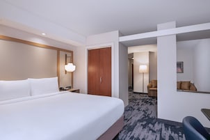 Ropa de cama de alta calidad, escritorio y cortinas blackout