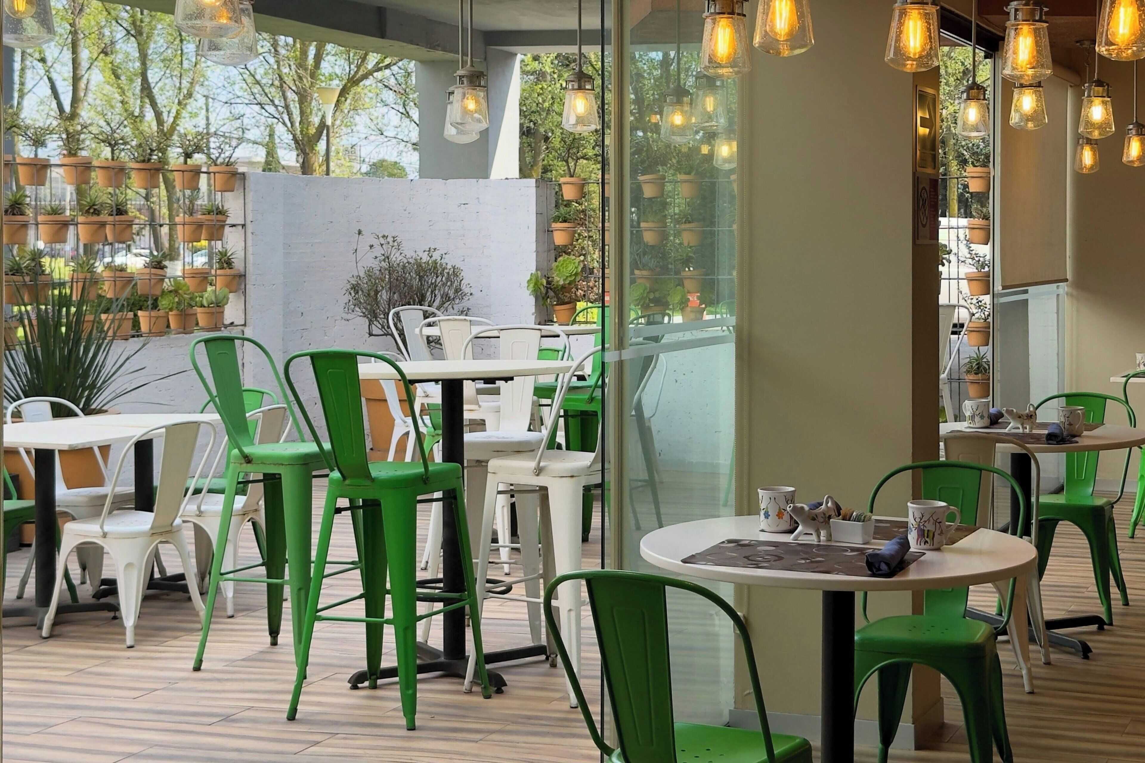 2 restaurants, breakfast, lunch, dinner served; international cuisine