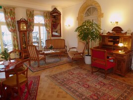 Sala de estar en el lobby