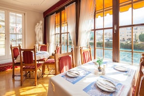 Colazione a buffet inclusa, servita tutte le mattine