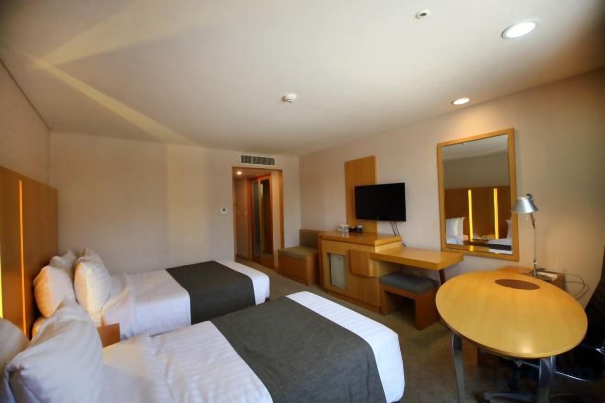 Hochwertige Bettwaren, Minibar, Zimmersafe, Schreibtisch