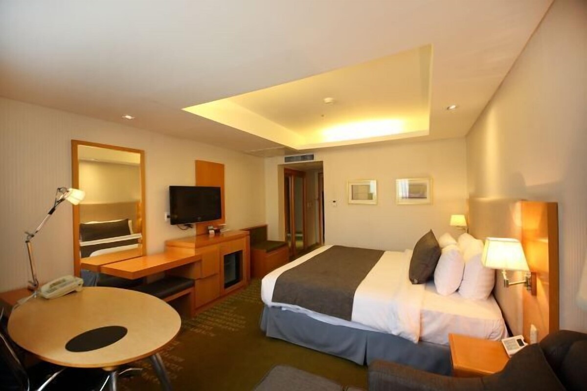 Ropa de cama de alta calidad y minibar 