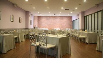 Desayuno buffet los fines de semana (KRW 15000 por persona)