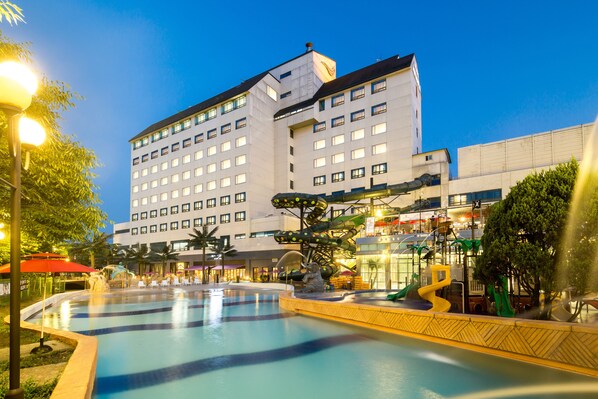 Exterior detail - Hotel Miranda (Icheon)