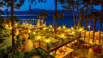 4 restaurants, breakfast, lunch, dinner served; Turkish cuisine