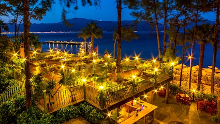 4 Restaurants; Frühstück, Mittagessen und Abendessen werden serviert. Grand Yazici Marmaris Palace - All Inclusive