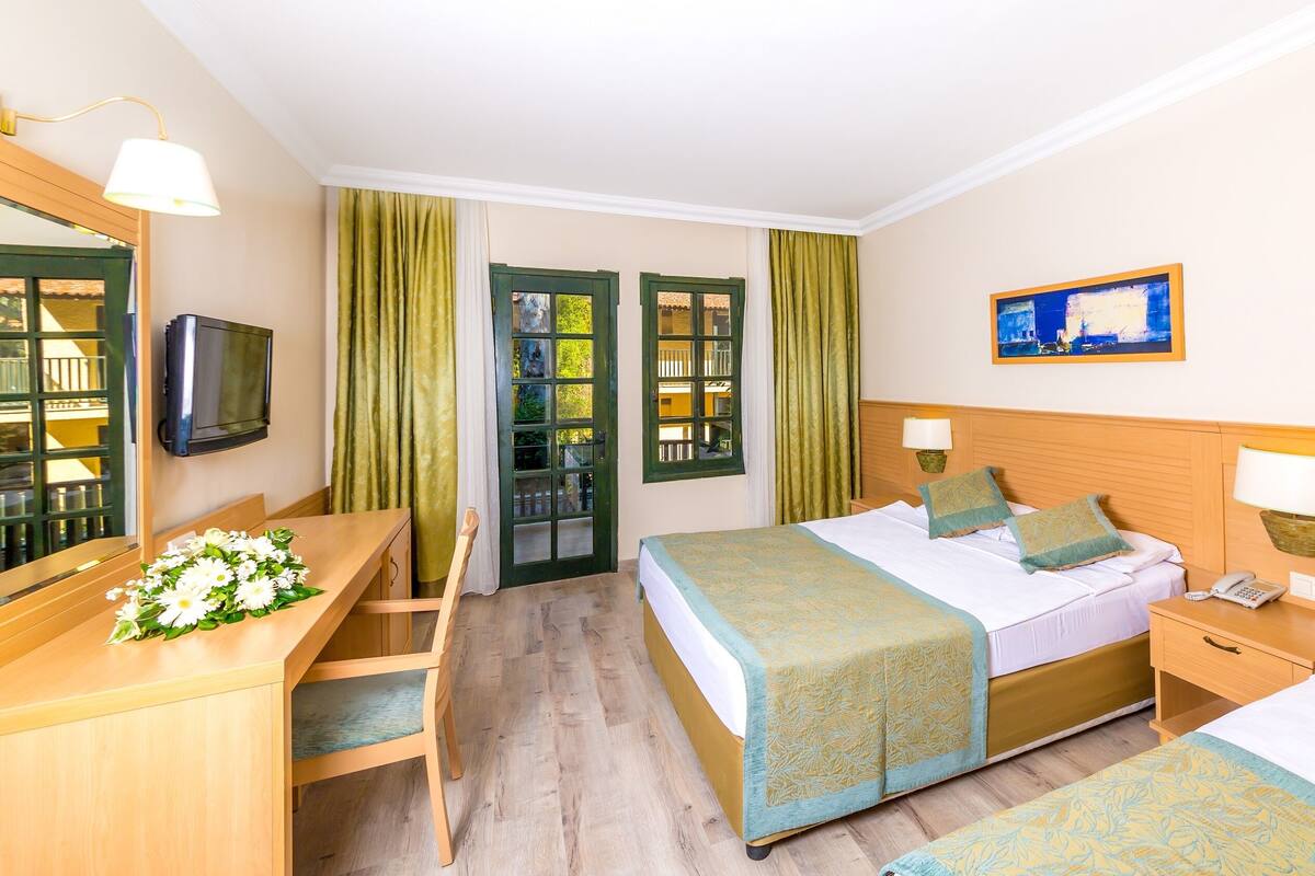 Standard Villa, Garden View | Minibar, in-room safe, cribs (free)