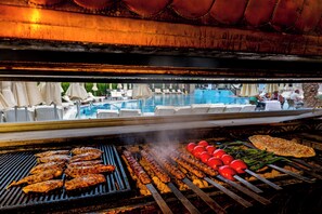 3 restaurants, spécialités Cuisine internationale