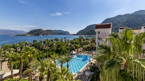 Piscine couverte, piscine extérieure, cabanons gratuits