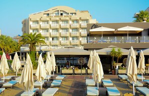 On the beach, sun loungers, beach umbrellas - Orka Nergis Beach - All Inclusive (Marmaris)