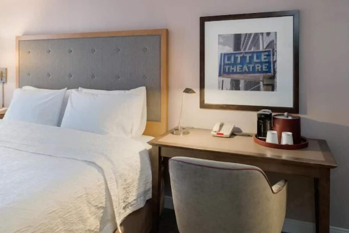 Premium bedding, in-room safe, desk, laptop workspace