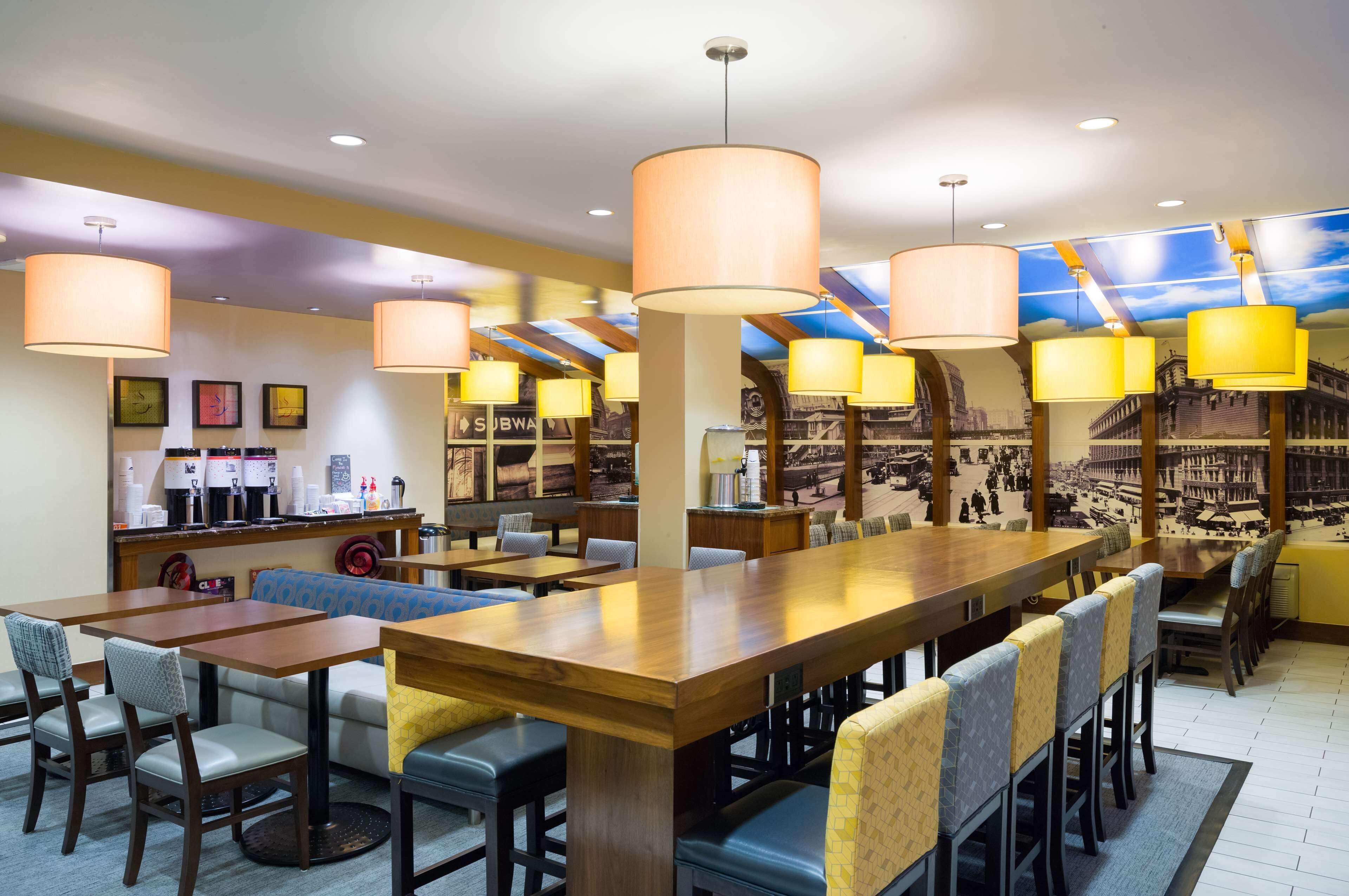 Dining | Hampton Inn Madison Square Garden Area Hotel, New York