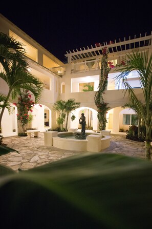 Condo, 3 Bedrooms | Courtyard view