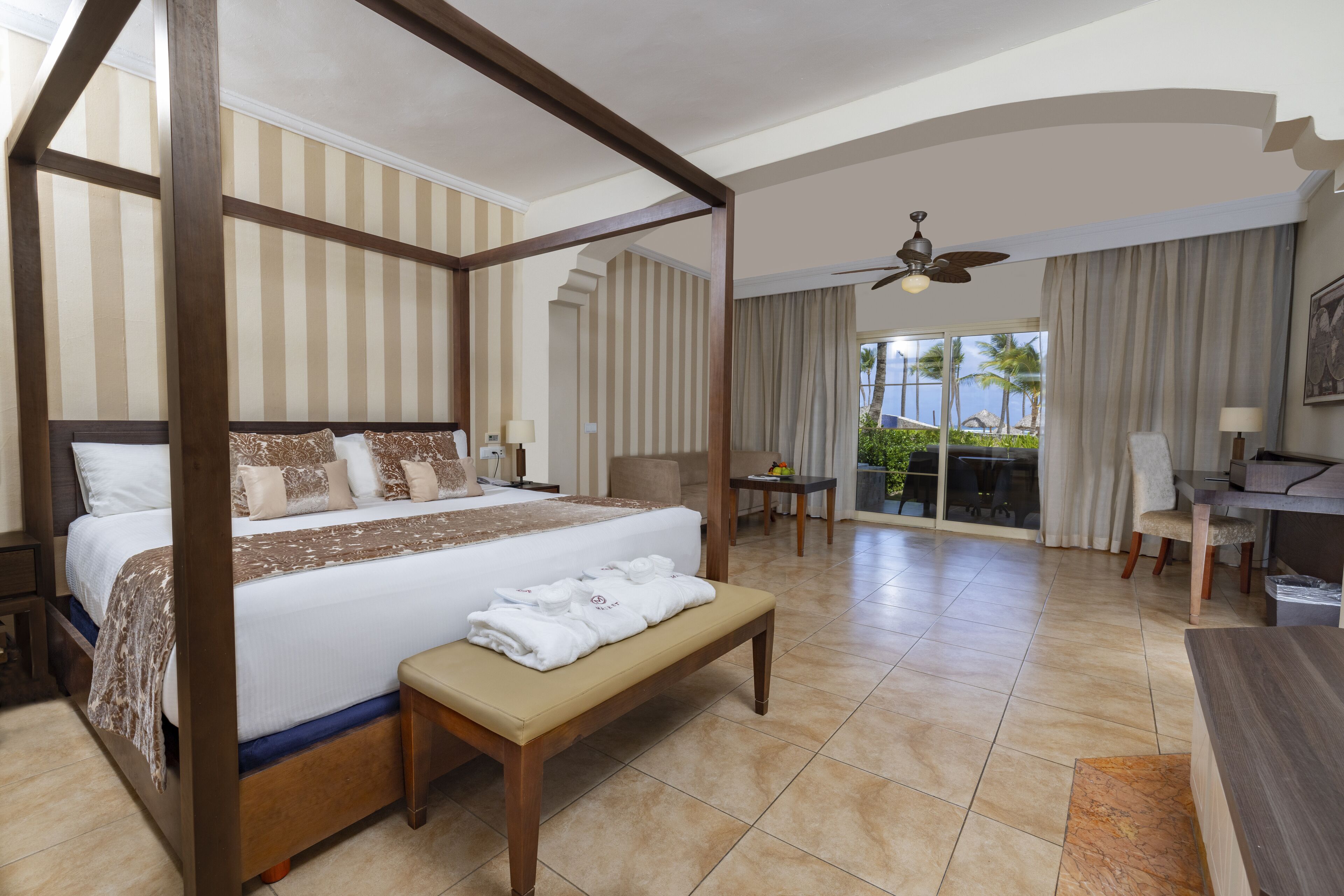 Colonial Club Junior Suite Ocean View with Indoor Hot Tub (Adults Only) | Premium bedding, pillow-top beds, free minibar, in-room safe